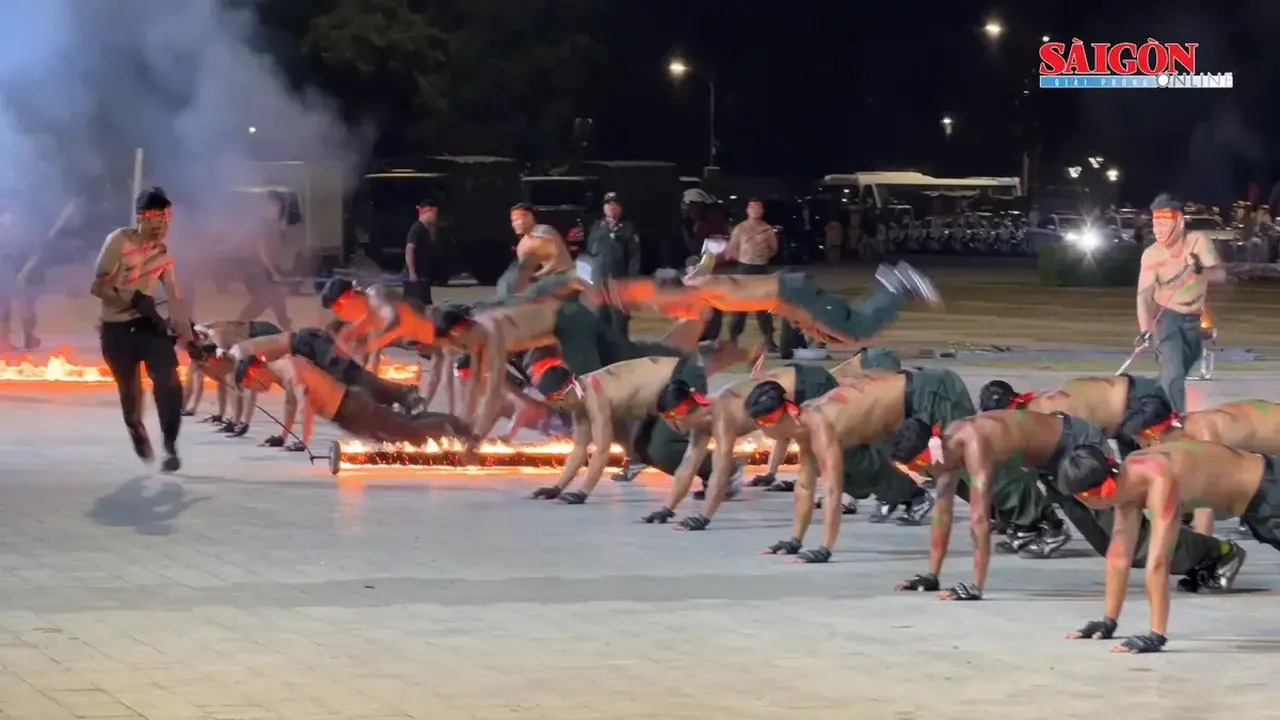 عرض مذهل في مهرجان الشرطة العسكرية والفنون القتالية والرياضة.